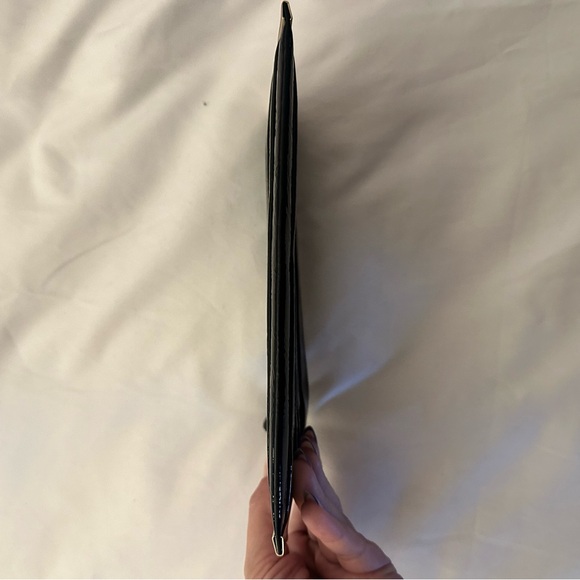 ANYA HINDMARCH PATENT LEATHER CLUTCH WITH ZIPPER AND GOD ACCENTS. With dustbag. - Picture 7 of 8